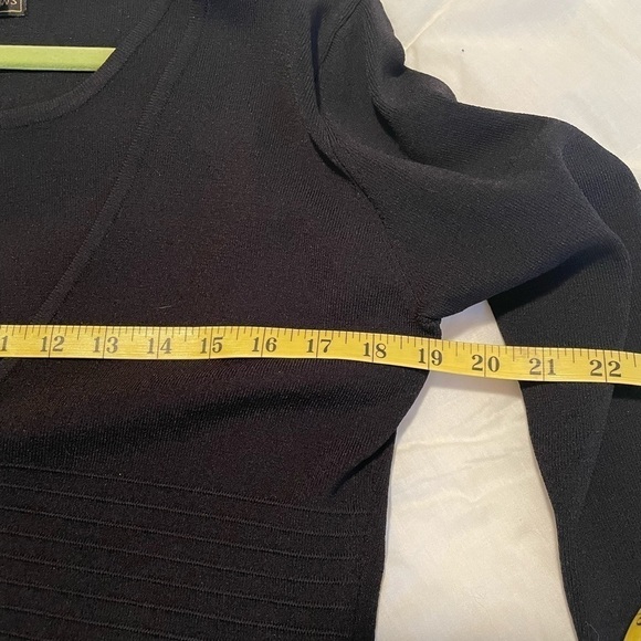 ⭐️⭐️SALE⭐️⭐️LINDA MATTHEWS BLACK CARDIGAN SWEATER SET Size M - Picture 7 of 7